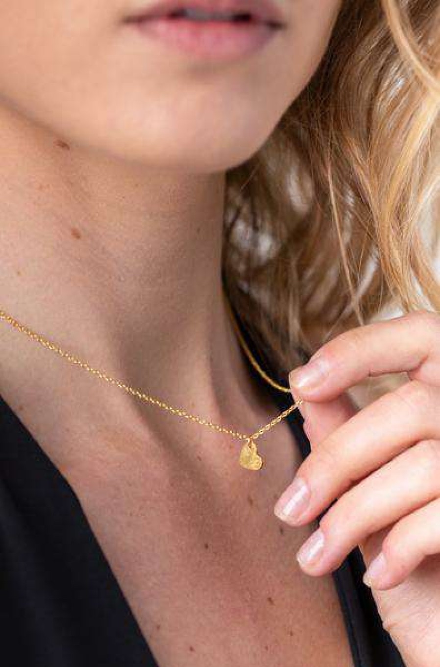 Womens * | One & Eight Gold Brushed Heart Necklace