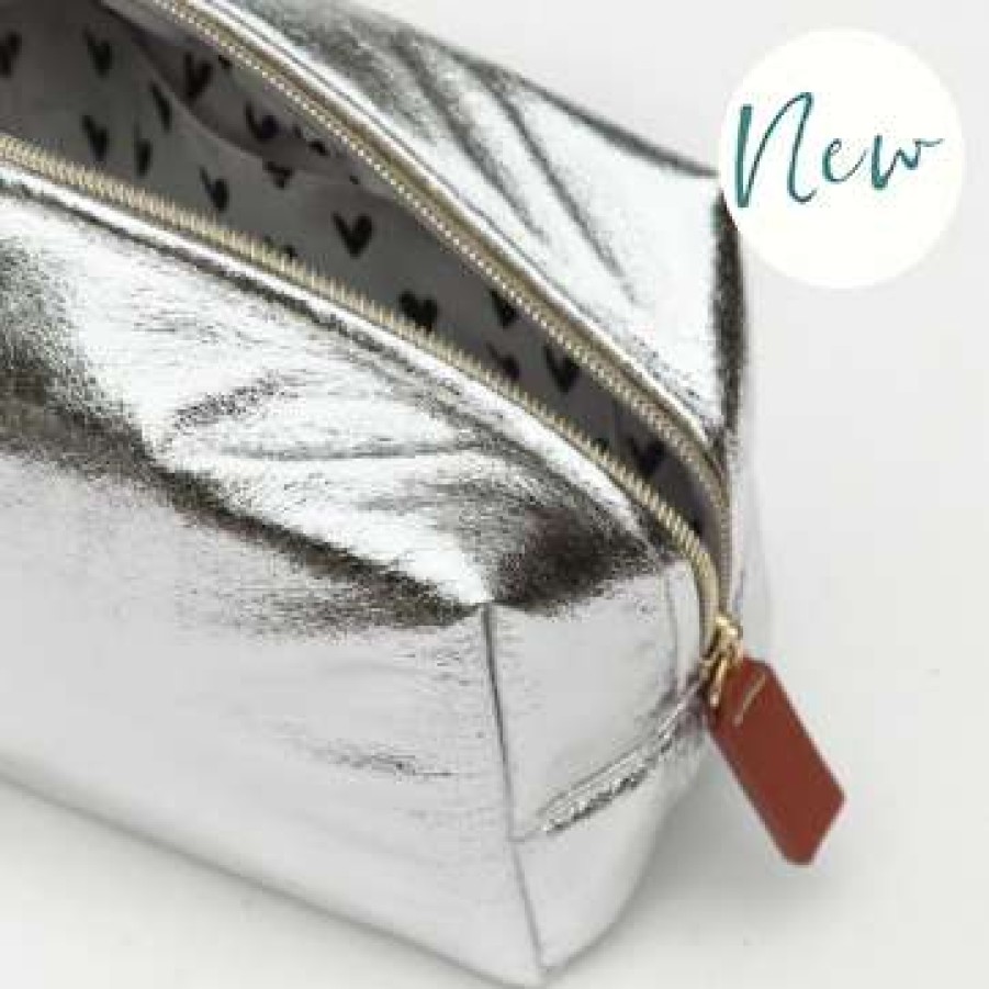 Womens * | Caroline Gardner Silver Crackle Box Cosmetic Bag